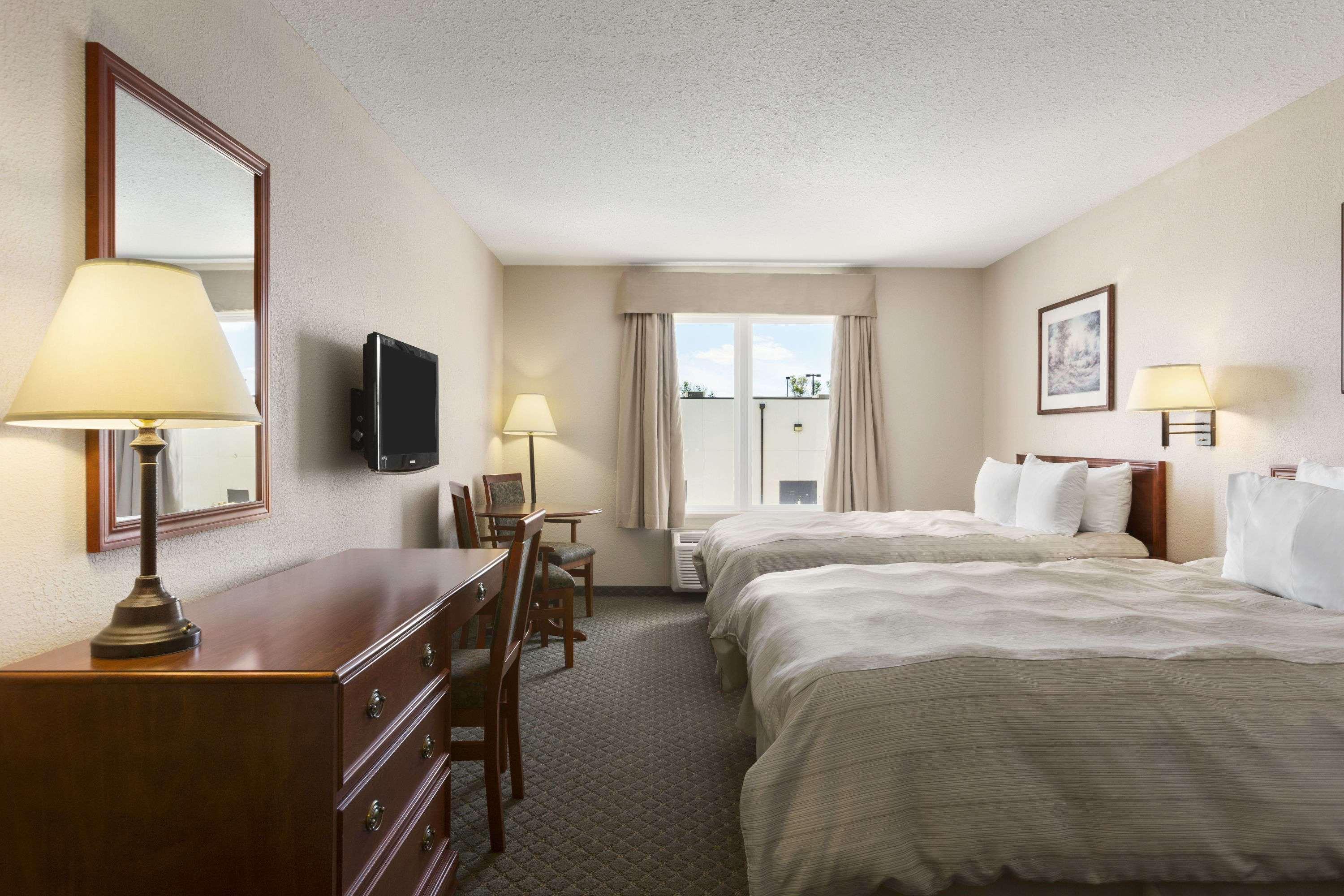 Days Inn & Suites By Wyndham Winkler מראה חיצוני תמונה