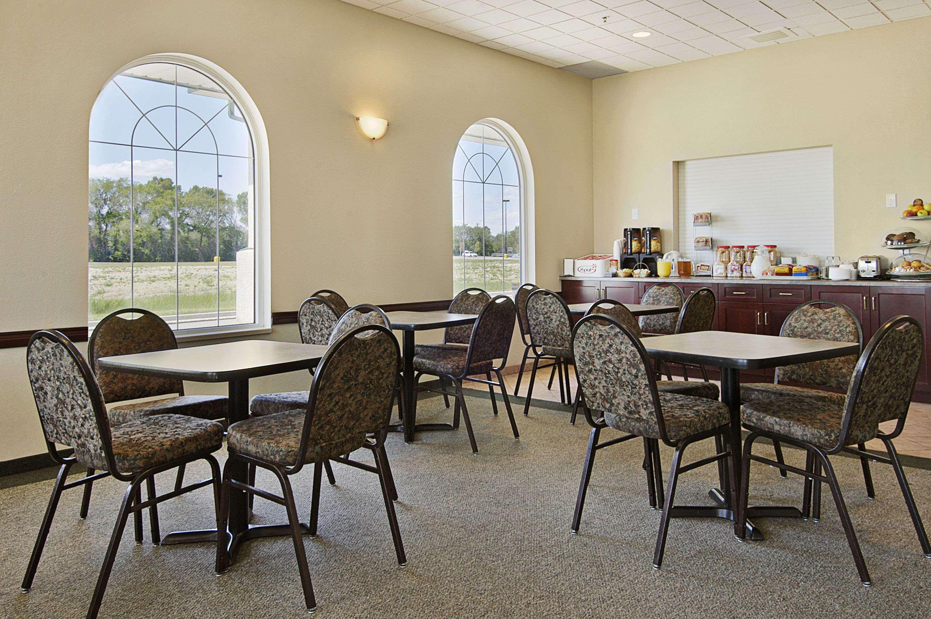 Days Inn & Suites By Wyndham Winkler מסעדה תמונה