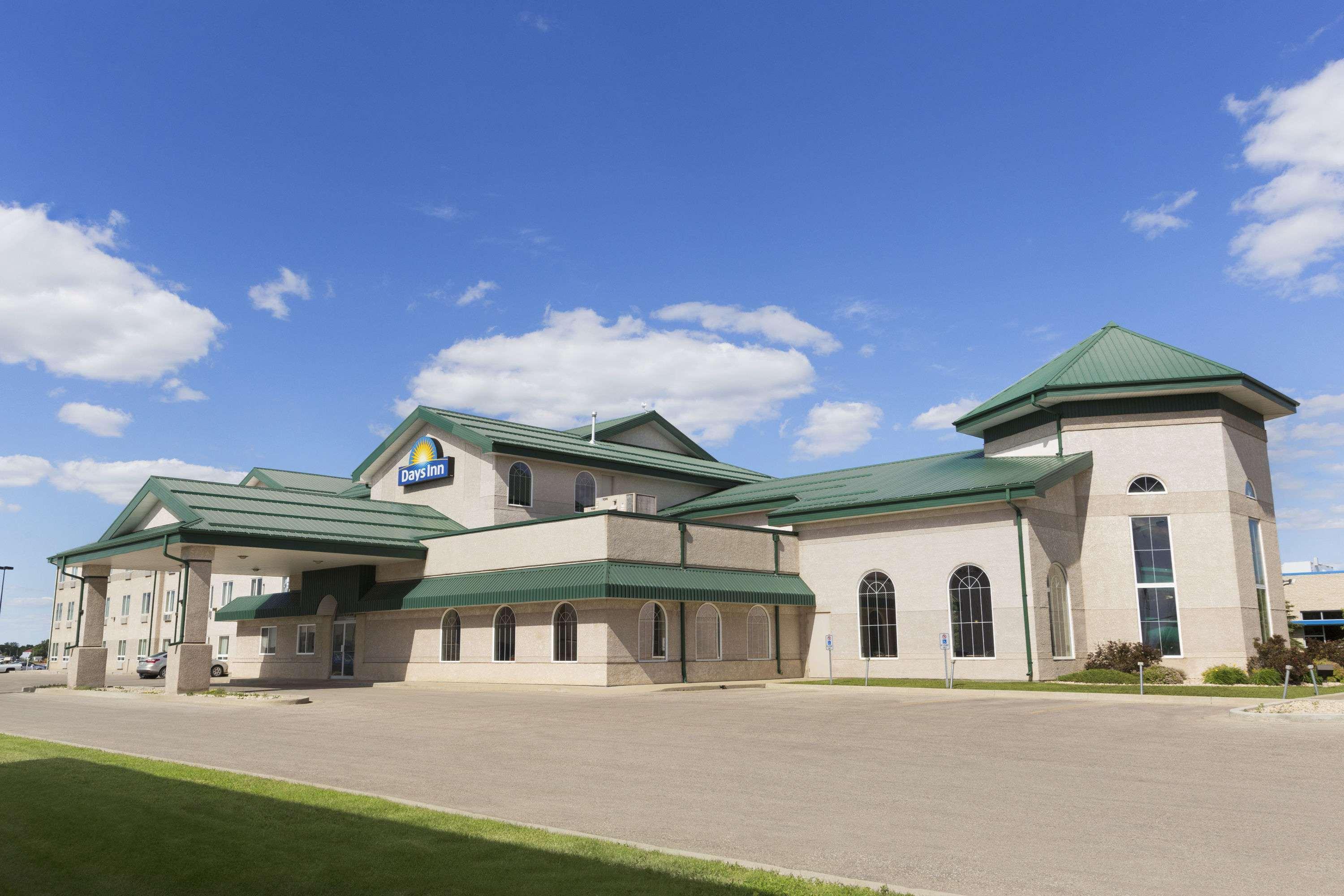 Days Inn & Suites By Wyndham Winkler מראה חיצוני תמונה